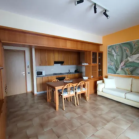 Iseolakerental- Casa Trentapassi Riva di Solto