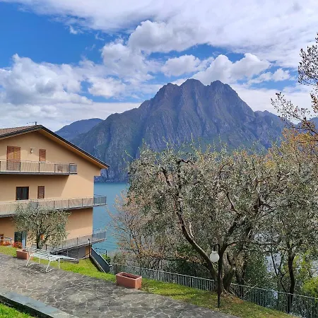 Iseolakerental- Casa Trentapassi Riva di Solto